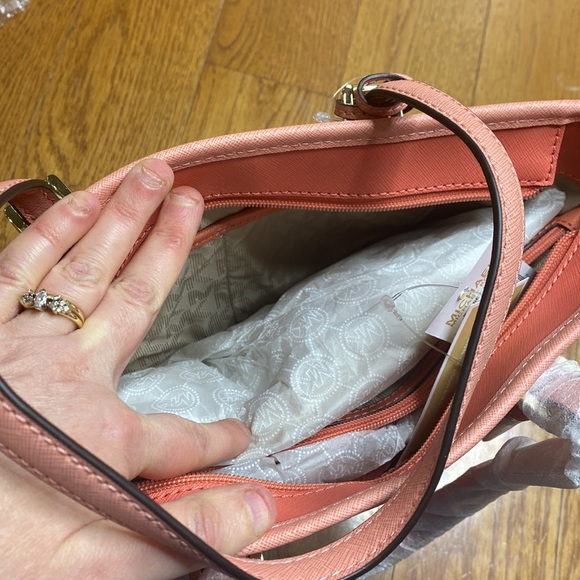 ๐ Michael kors NWT jet set leather medium peach tote gorgeous ๐ - Picture 6 of 15